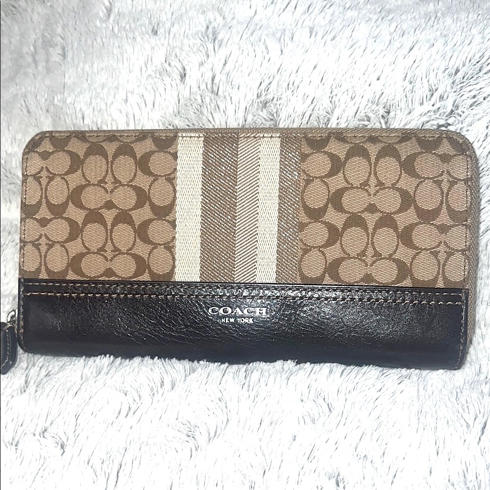 Coach Signature Tan/Brown Zip Wallet.